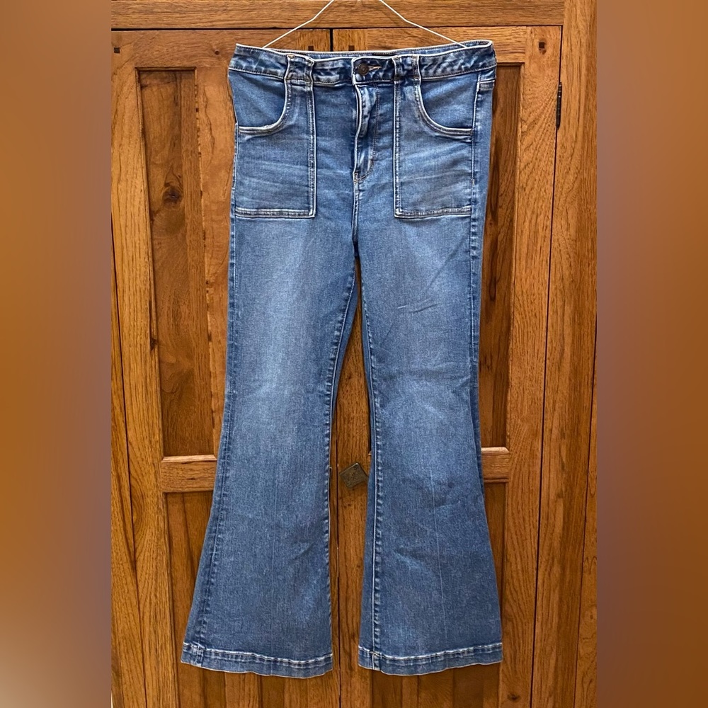American Eagle Super Hi-Rise Flare NE(X)T Level Stretch, Size 10 Regular